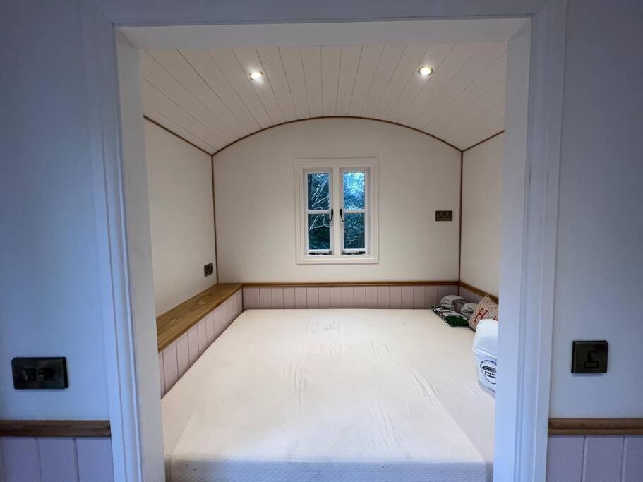 Tranquil Spot Shepherds Hut Cinderford 외부 사진