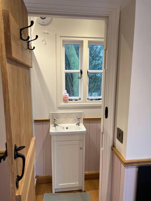 Tranquil Spot Shepherds Hut Cinderford 외부 사진