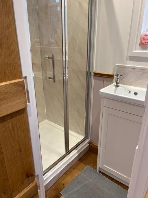 Tranquil Spot Shepherds Hut Cinderford 외부 사진